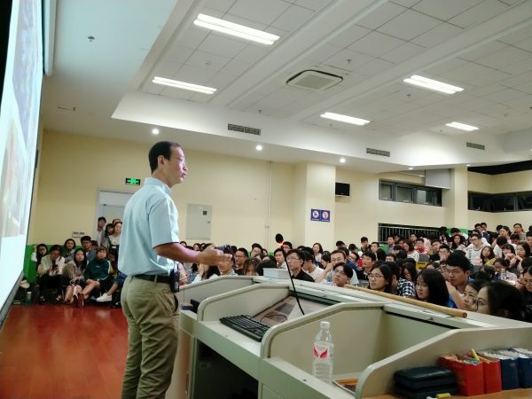 互聯網時代新聞素養課程(互聯網時代下的媒體人素養)