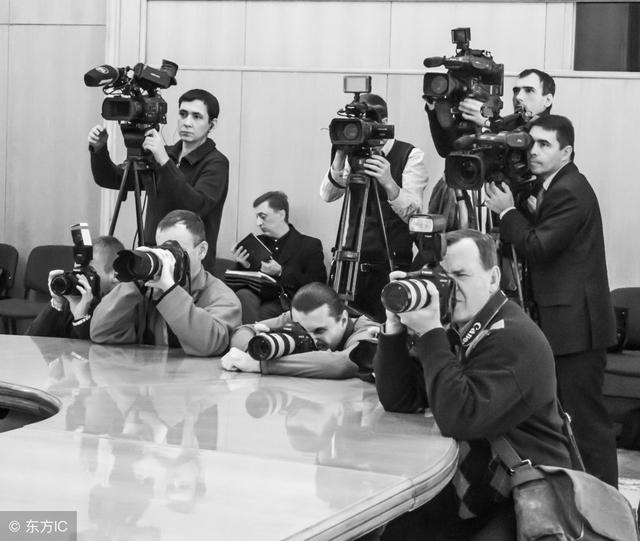 互聯(lián)網(wǎng)上的新聞特寫(互聯(lián)網(wǎng)新聞報(bào)道的新特點(diǎn))