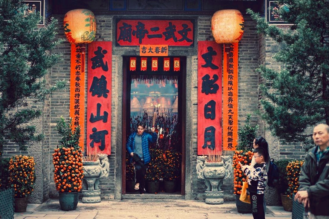 互聯網催生新年俗新聞(互聯網催生出的社會現象作文)