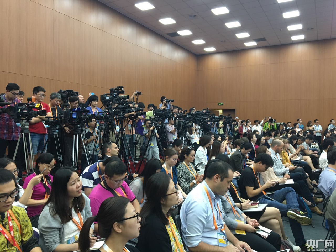 互聯(lián)網(wǎng)峰會新聞發(fā)布會(2021互聯(lián)網(wǎng)峰會主題)