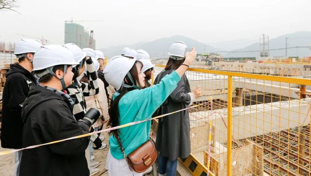 互聯網搬磚新聞報道(互聯網搬磚新聞報道怎么寫)